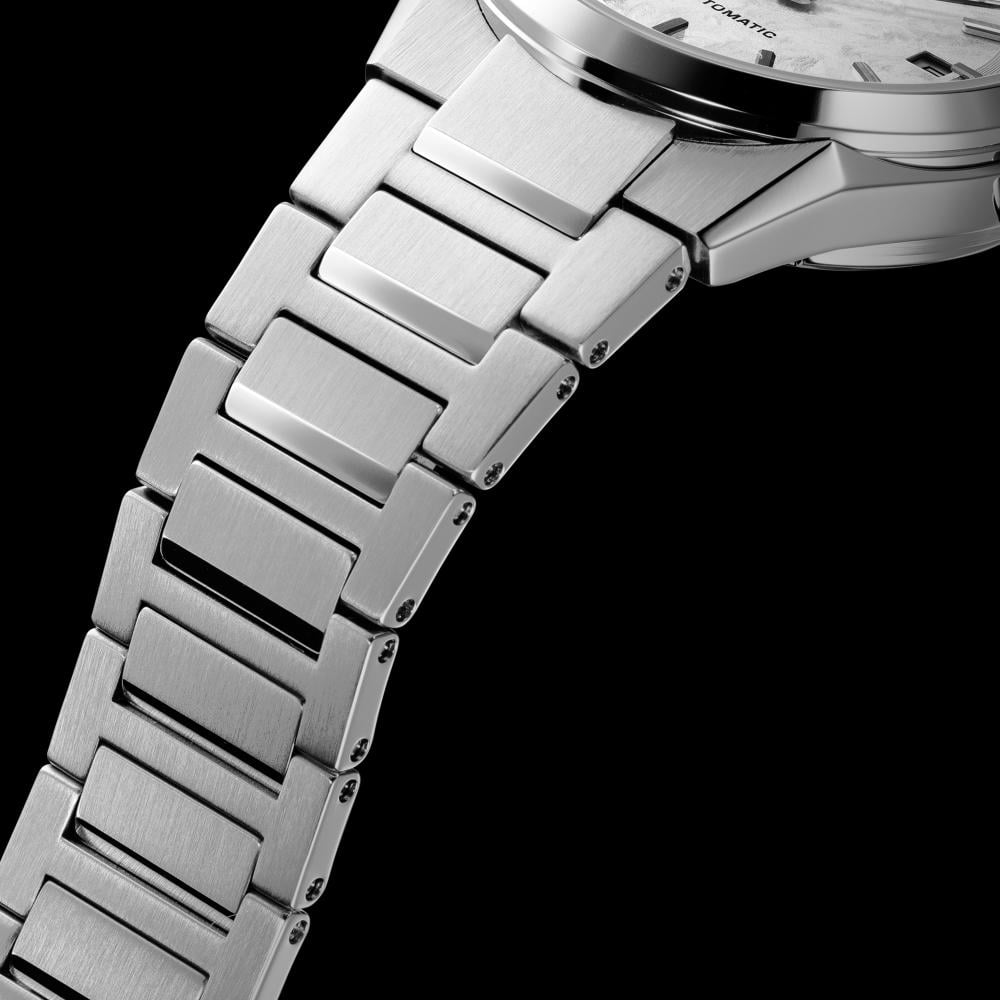 Collection Edifice - EFK-110D-7AER - Montre Casio – boîtier compact en acier argenté, cadran clair texturé, bracelet en acier – vue 8