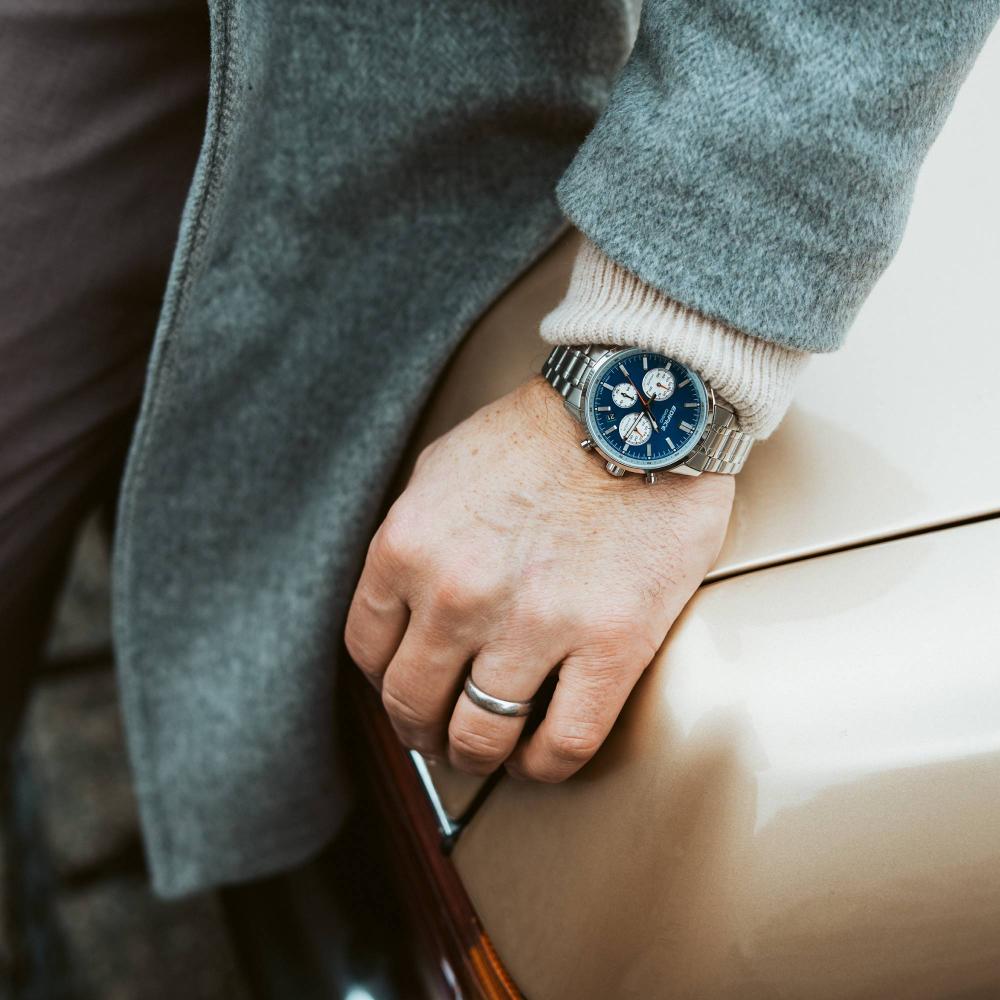 Collection Edifice - EFR-575D-2AEF - Montre Casio – boîtier en acier inoxydable, cadran bleu bicolore à compteurs, verre bombé, bracelet acier – vue 2