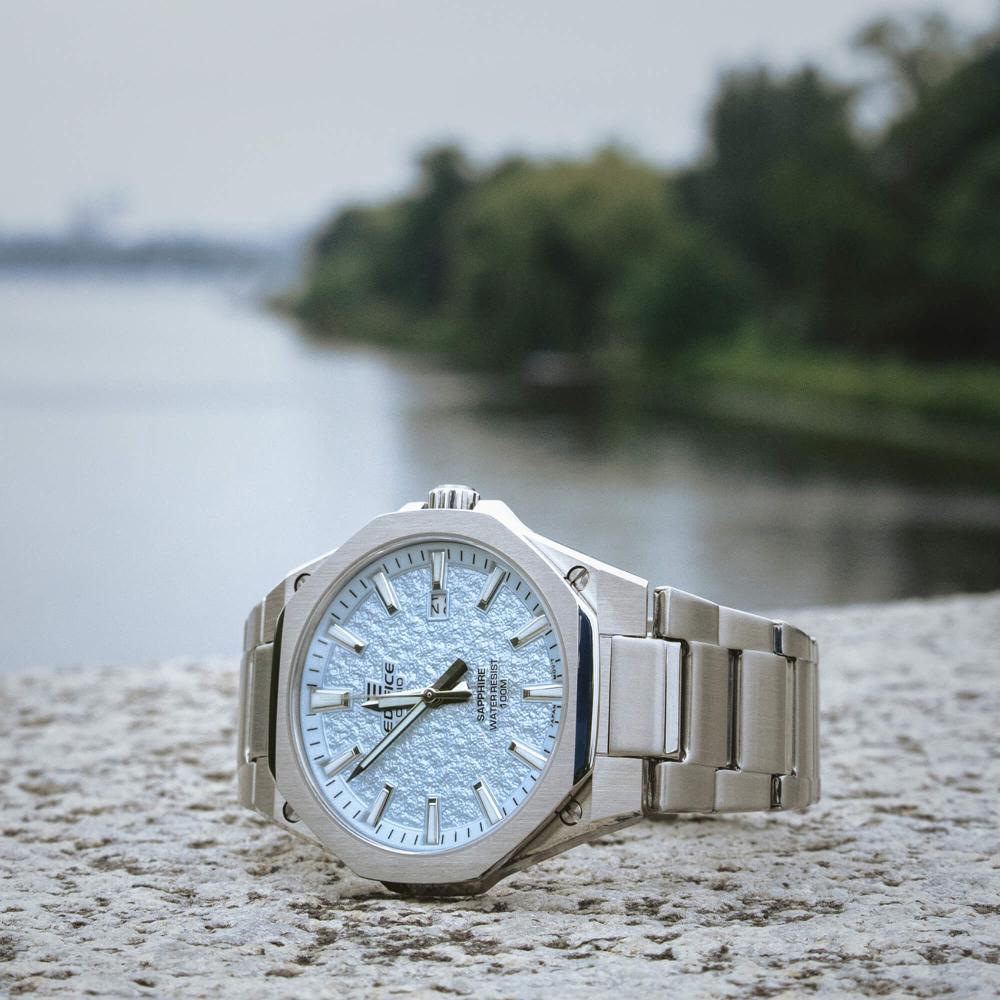Collection Edifice - EFR-S108DE-2AVUEF - Montre Casio – boîtier fin en acier argenté à lunette octogonale, cadran bleu texturé, bracelet en acier – vue 2