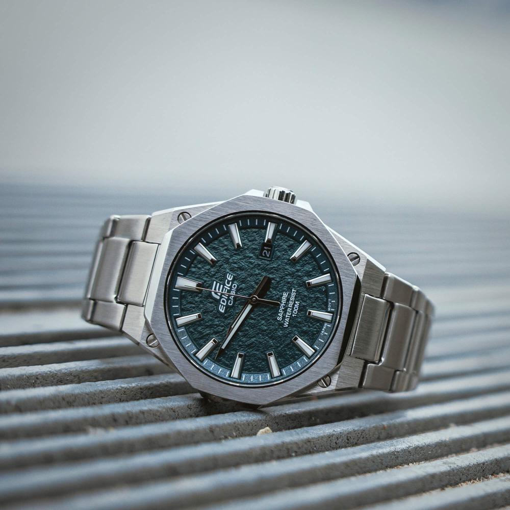 Collection Edifice - EFR-S108DE-3AVUEF - Montre Casio – boîtier fin en acier inoxydable, lunette octogonale, cadran vert texturé, bracelet acier – vue 2