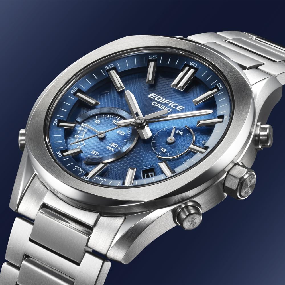 Collection Edifice - EQB-1300D-2AEF - Montre Casio – boîtier fin en acier argenté, cadran bleu texturé, bracelet en acier à maillons – vue 4