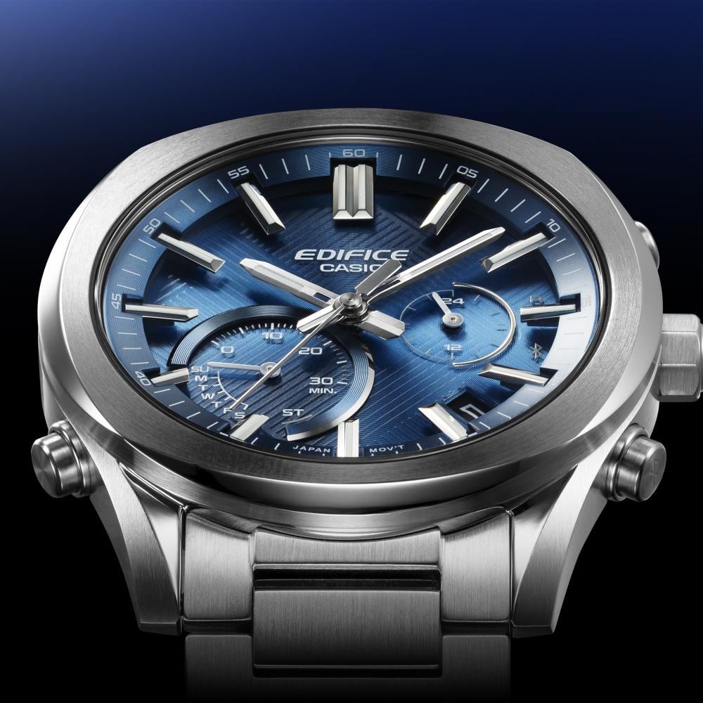 Collection Edifice - EQB-1300D-2AEF - Montre Casio – boîtier fin en acier argenté, cadran bleu texturé, bracelet en acier à maillons – vue 7