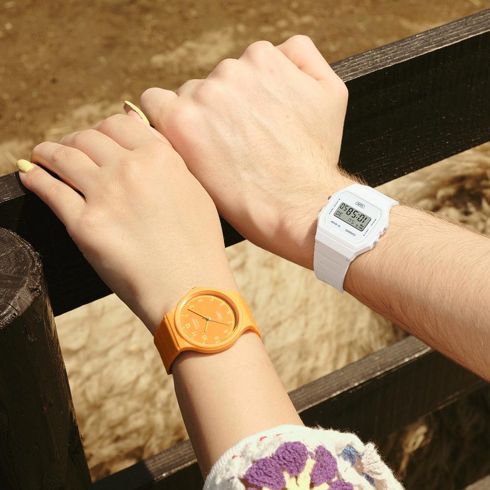 Collection Timeless - MQ-24B-9BEF - Montre Casio – boîtier en résine biosourcée jaune, bracelet en résine bio jaune – vue 6
