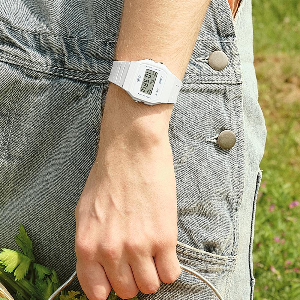 Collection Timeless - F-91WB-7AEF - Montre Casio – boîtier en résine biosourcée blanche, écran LCD, bracelet en résine bio blanc – vue 4