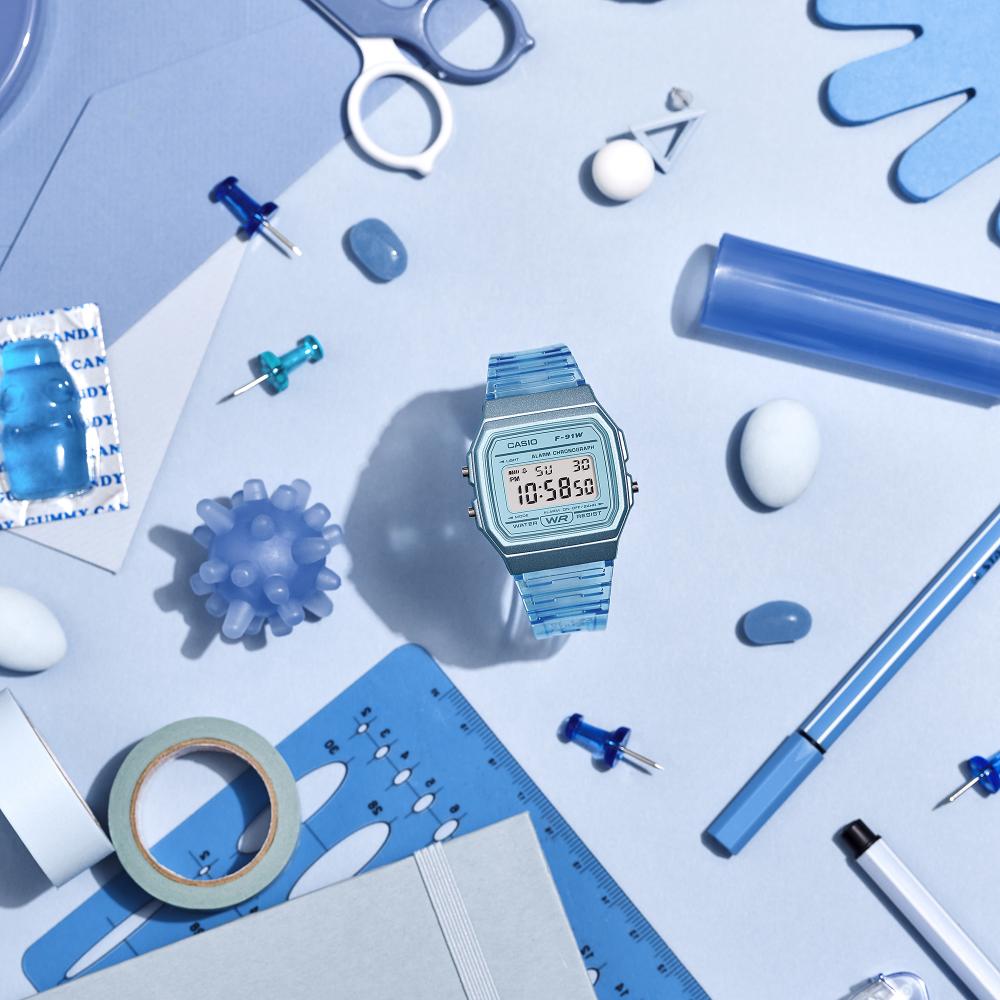 Collection Timeless - F-91WS-2EF - Montre Casio – boîtier en résine bleue, écran LCD, bracelet en résine bleu – vue 2