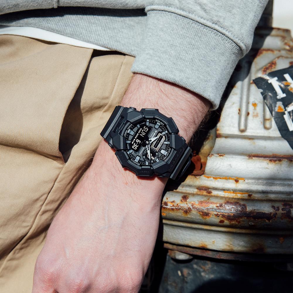 Collection G-Shock - GA-010-1A1ER - Montre Casio – grand boîtier noir, bracelet en résine bio noire – vue 2