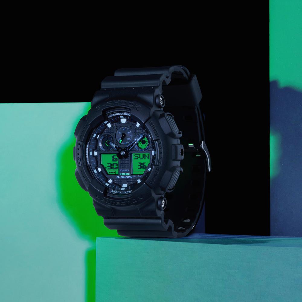 Collection G-Shock - GA-100BEG-1AER - Montre Casio – grand boîtier en résine noir, écran à touches vert électrique, bracelet en résine noir – vue 2