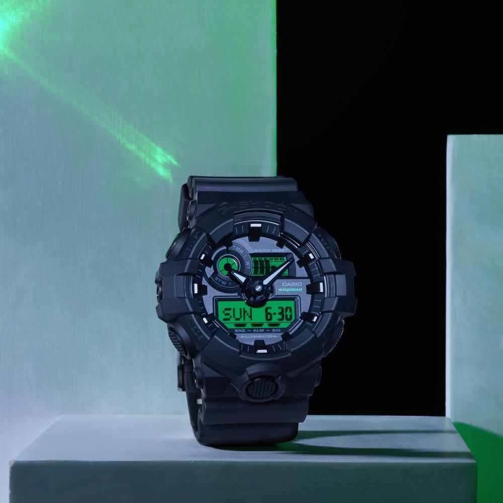 Collection G-Shock - GA-700BEG-1AER - Montre Casio – très grand boîtier en résine noir, écran à touches vert électrique, bracelet en résine noir – vue 2