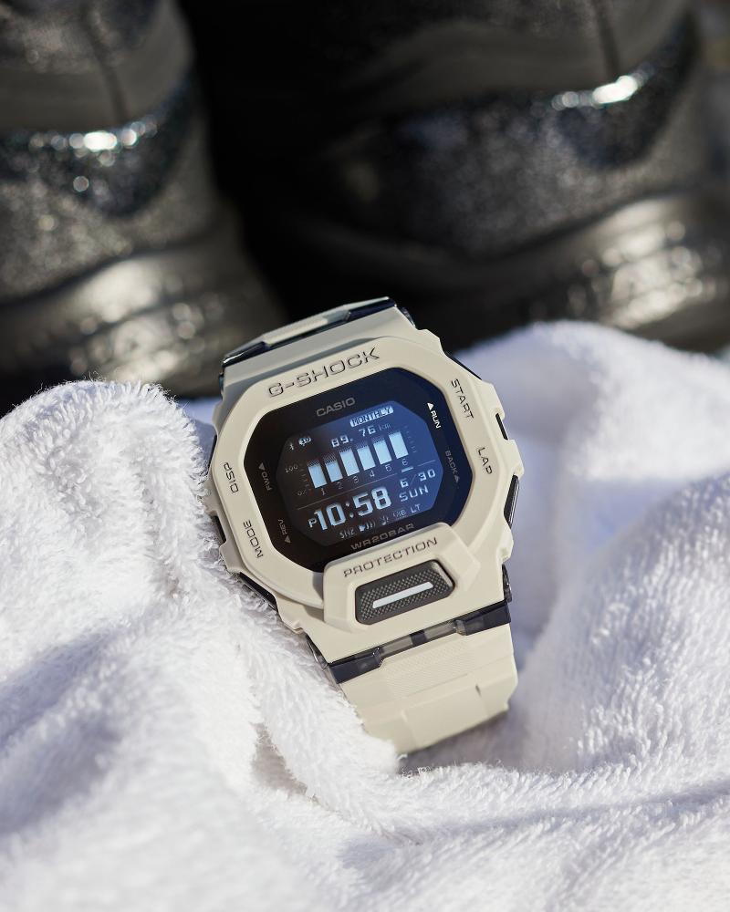 Collection G-Shock - GBD-200UU-9ER - Montre Casio – montre numérique, boîtier et bracelet en résine jaune – vue 3