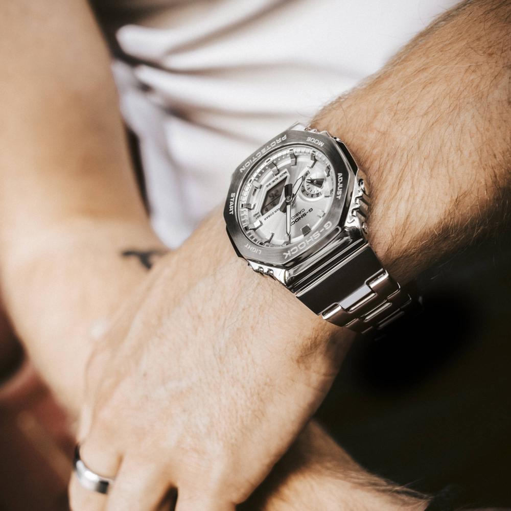 Collection G-Shock - GM-2110D-7AER - Montre Casio – lunette octogonale en acier argenté, bracelet en acier inoxydable – vue 2