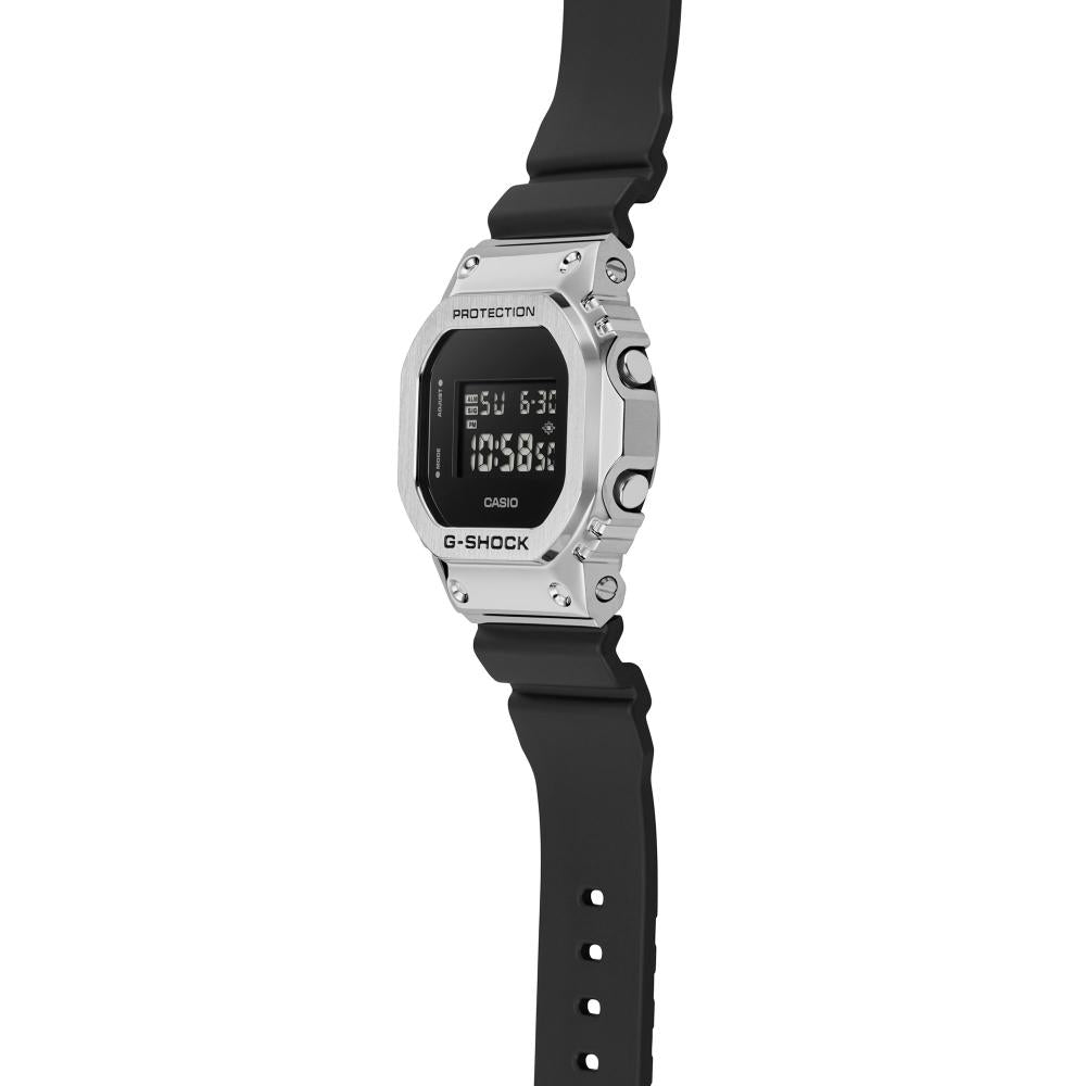 Collection G-Shock - GM-5600U-1ER - Montre Casio – boîtier carré à lunette en acier inoxydable, bracelet en résine noir – vue 6