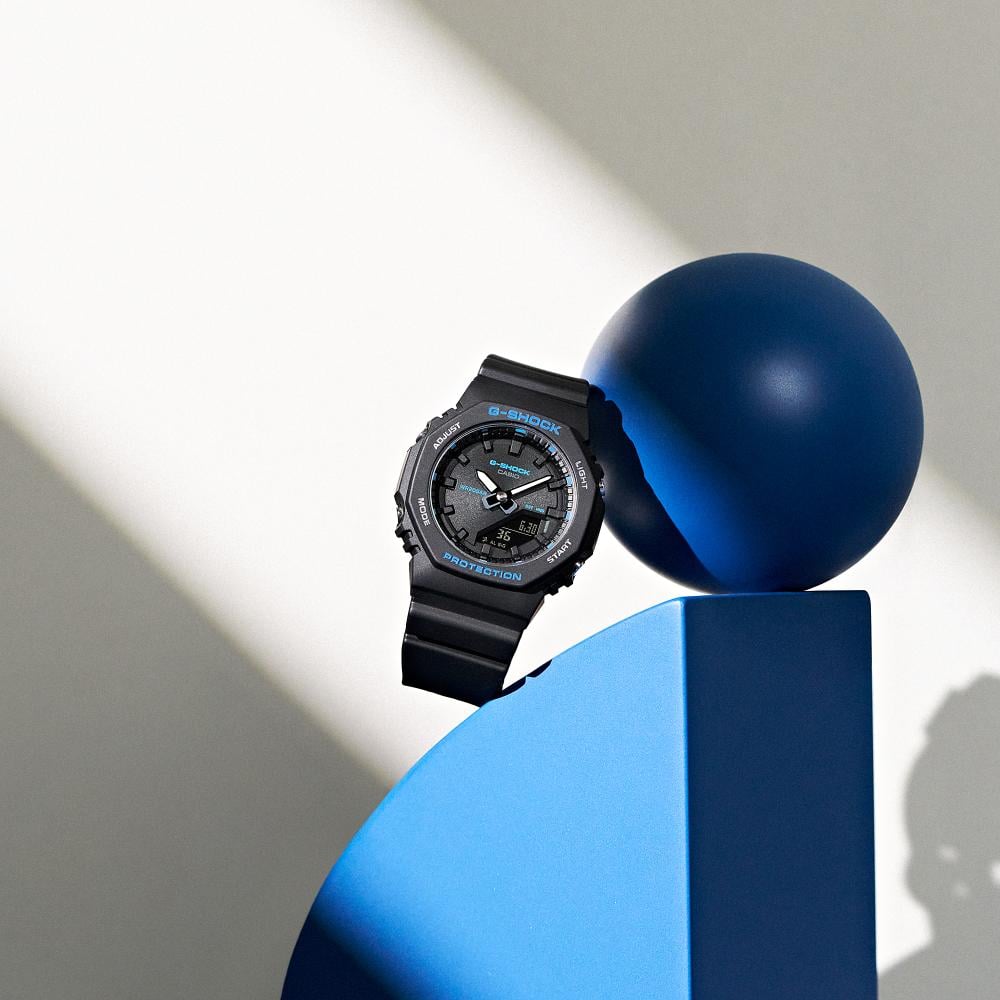 Collection G-Shock - GMA-P2100BA-1AER - Montre Casio – boîtier compact noir à touches bleues, bracelet en résine bio noire – vue 3