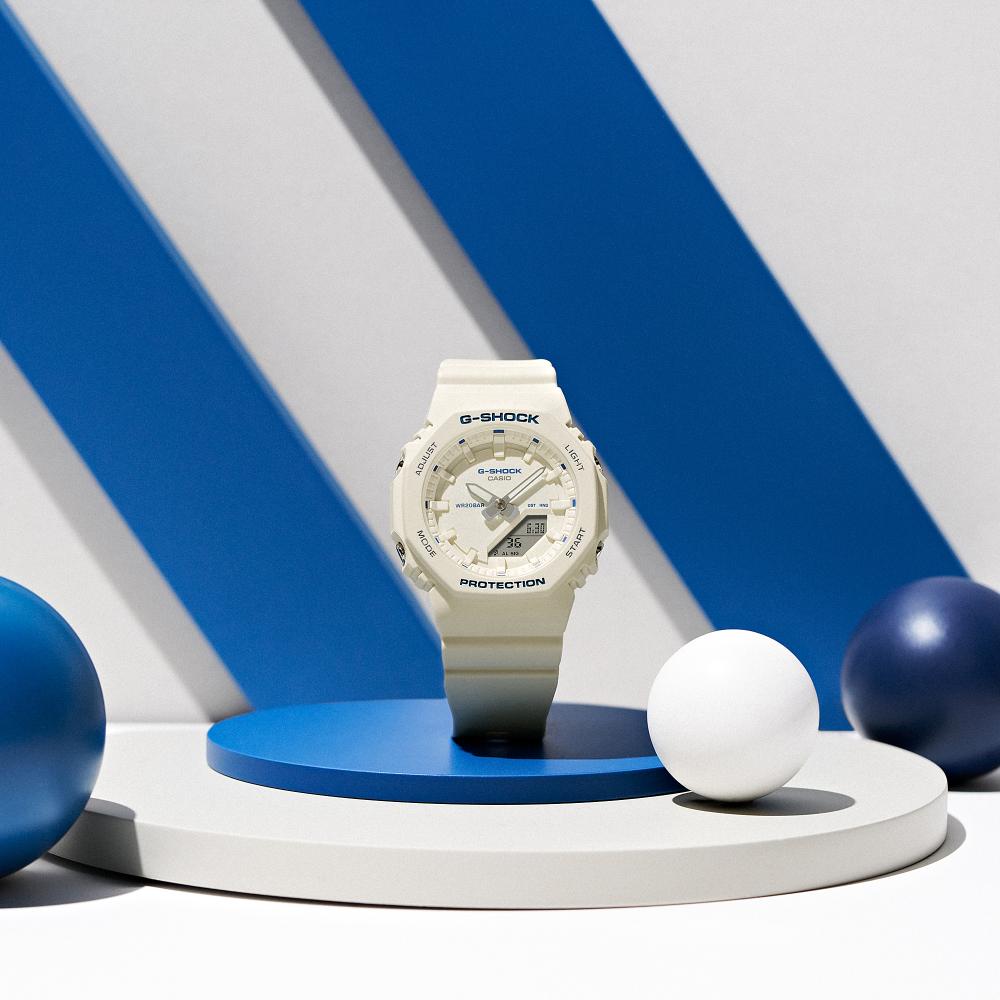 Collection G-Shock - GMA-P2100BA-7AER - Montre Casio – boîtier et bracelet en résine bio blanc ivoire, détails bleus – vue 3