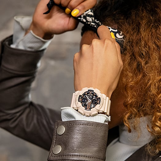Collection G-Shock - GMA-S140M-4AER - Montre Casio – boîtier et bracelet en résine rose, cadran et index métalliques – vue 2