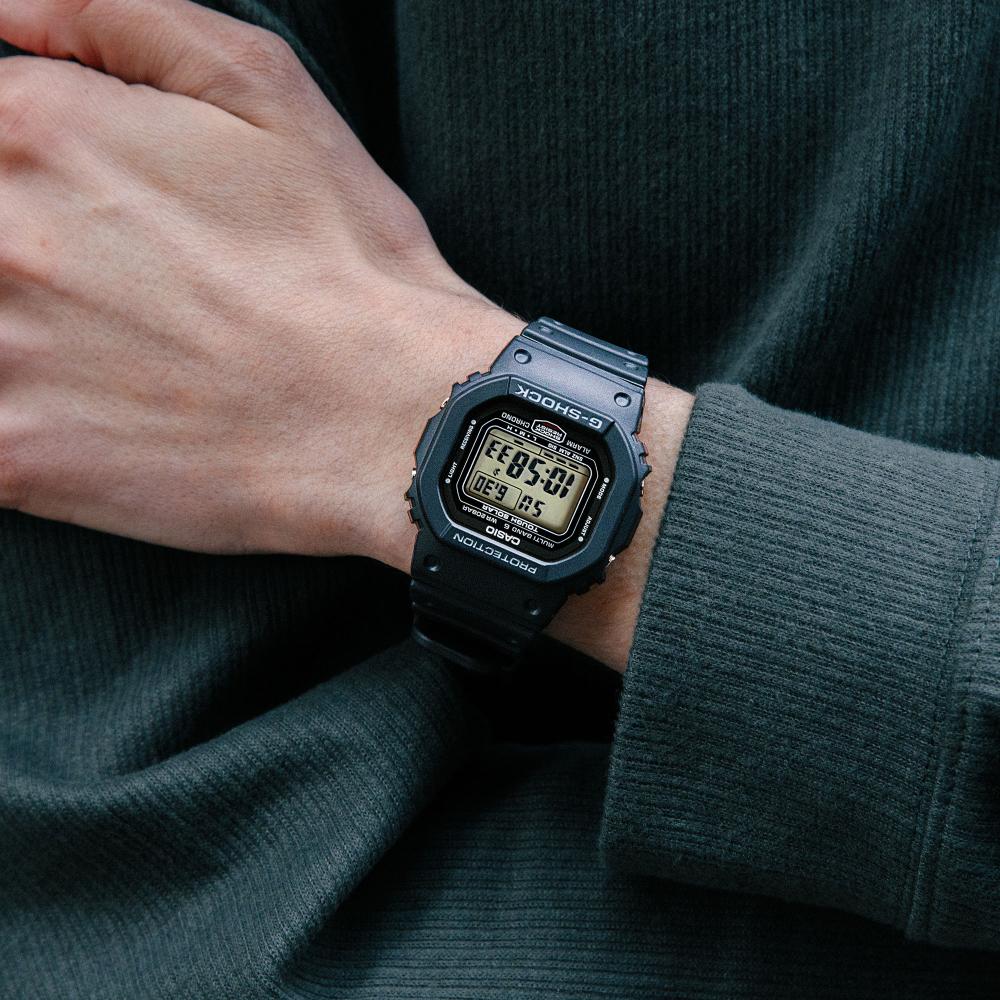 Collection G-Shock - GW-5000U-1ER - Montre Casio – boîtier métallique noir revêtu DLC, bracelet en résine noire – vue 2