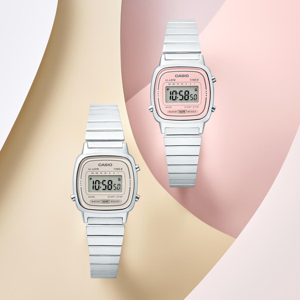 Collection Vintage - LA670WEA-8AEF - Montre Casio – petit boîtier carré argenté, cadran gris, écran numérique, bracelet en acier inoxydable – vue 2