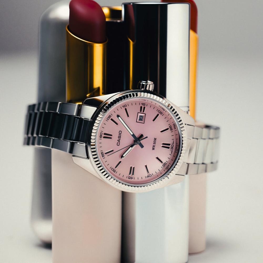 Collection Timeless - LTP-1302PD-4AVEF - Montre Casio – boîtier à placage ionique, cadran rose avec date, bracelet en acier inoxydable – vue 2