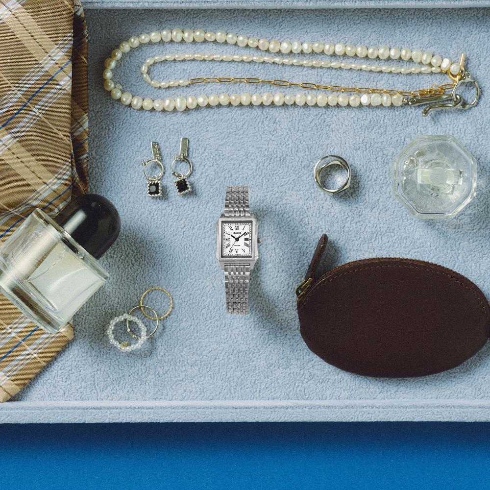 Collection Timeless - LTP-B190D-7BVER - Montre Casio – petit boîtier en acier argenté, bracelet en acier inoxydable argenté – vue 2