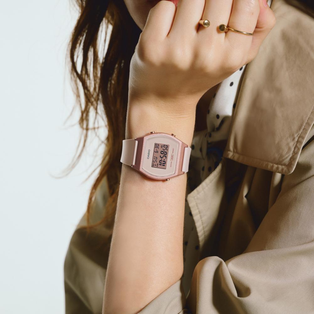 Collection Timeless - LW-204-4AEF - Montre Casio – boîtier numérique en résine rose, bracelet en résine rose – vue 3