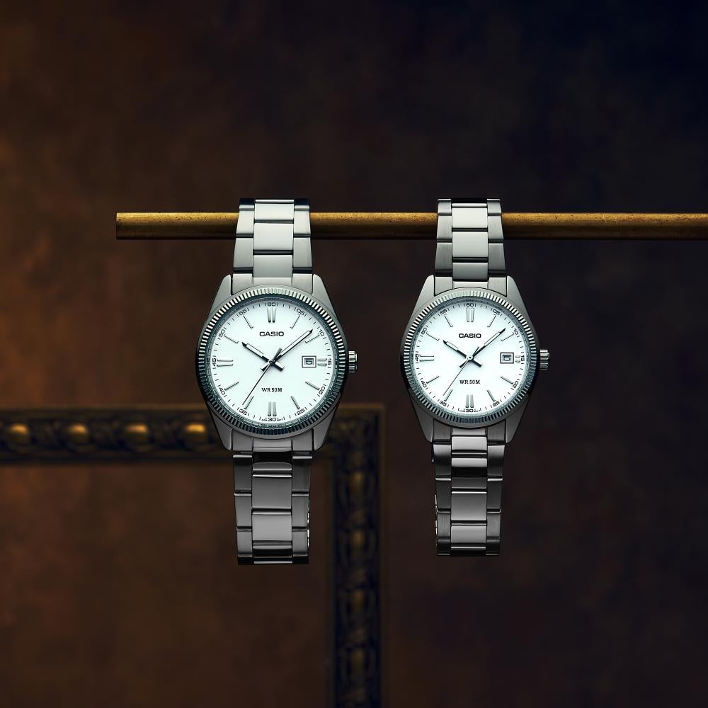 Collection Timeless - UTP-1302PD-7AVEF - Montre Casio – boîtier métallique à placage ionique, cadran clair, bracelet en acier inoxydable – vue 2