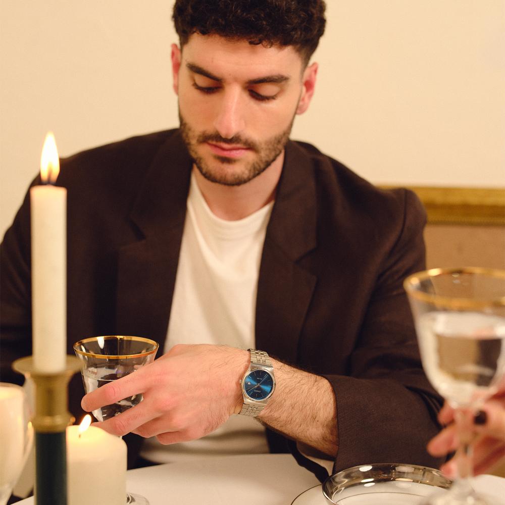 Collection Timeless - MTP-B145D-2A2VEF - Montre Casio – boîtier en acier inoxydable argenté, cadran bleu, bracelet en acier inoxydable – vue 3