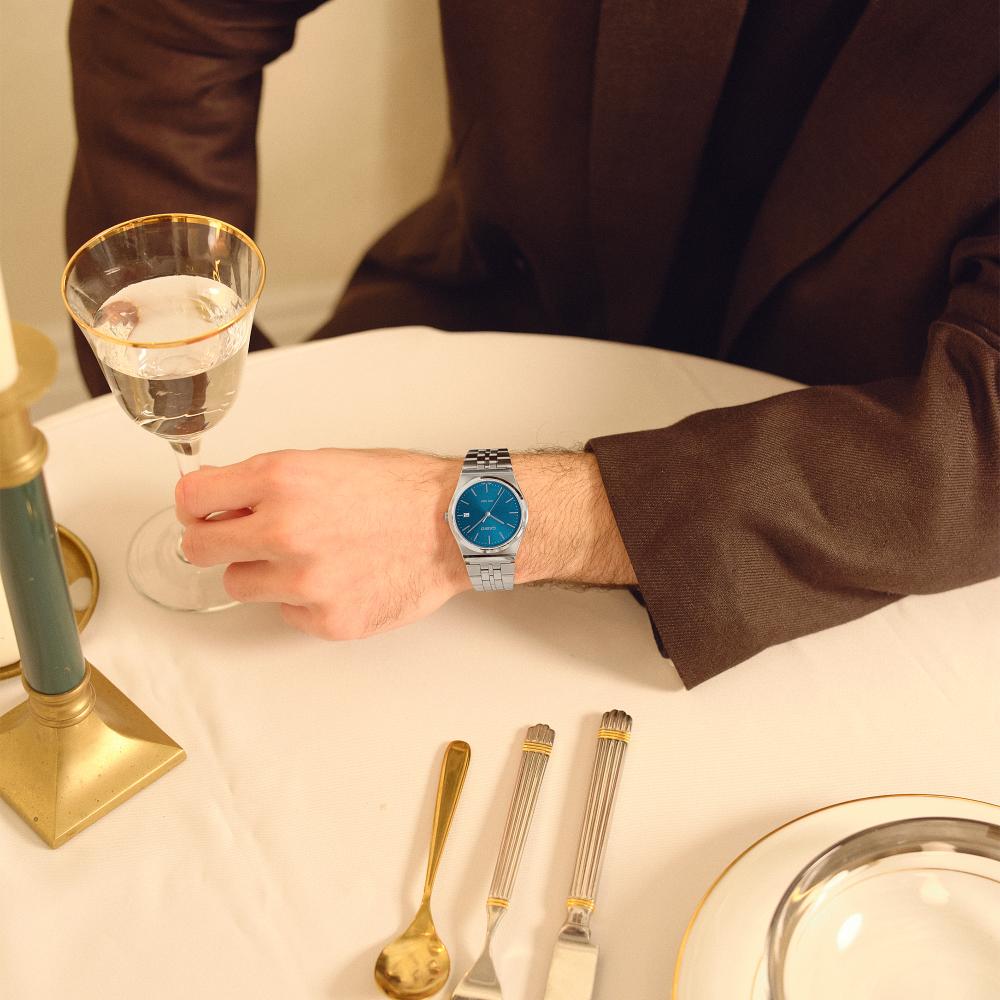 Collection Timeless - MTP-B145D-2A2VEF - Montre Casio – boîtier en acier inoxydable argenté, cadran bleu, bracelet en acier inoxydable – vue 2