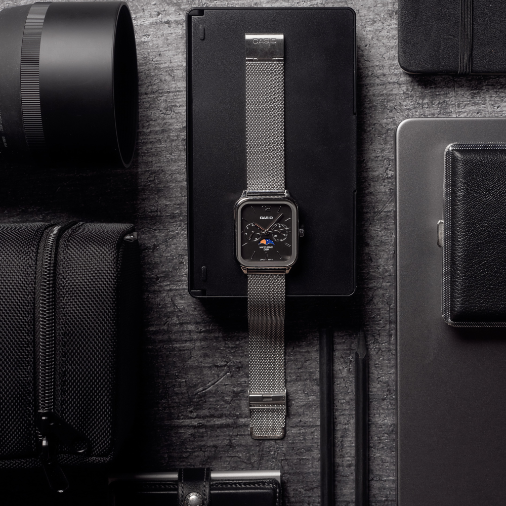 Collection Timeless - MTP-M305M-1AVER - Montre Casio – boîtier en acier argenté, cadran noir à trois compteurs, bracelet maille en acier inoxydable – vue 3