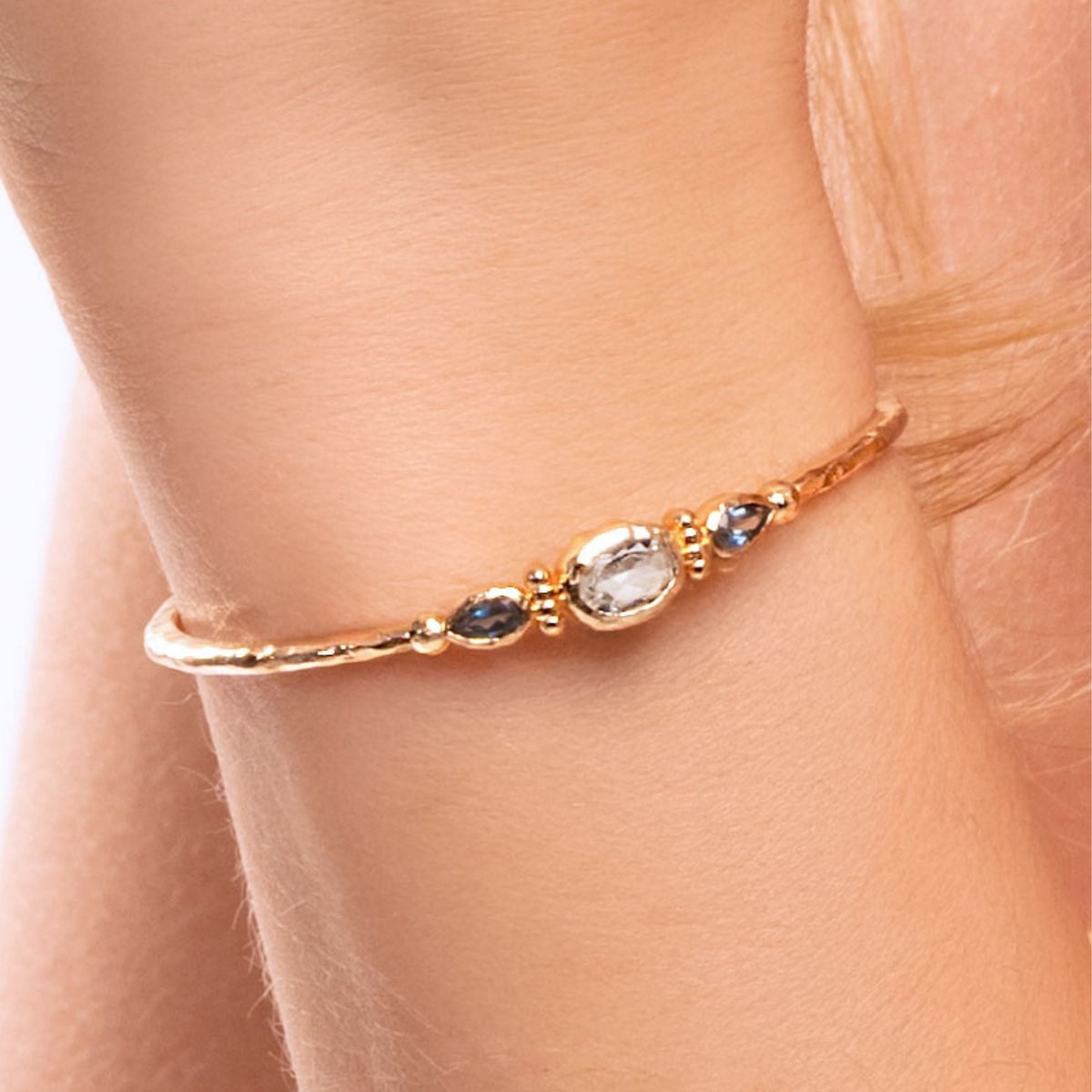 Gullbelagt Carla armring – Ana & Cha – Vis 2