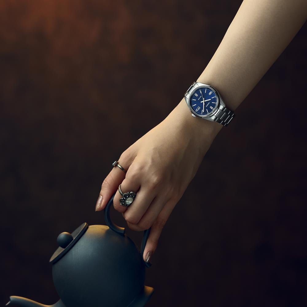 Collection Timeless - UTP-1302PD-2A1VEF - Montre Casio – boîtier métallique à placage ionique, cadran bleu avec date, bracelet en acier inoxydable – vue 2