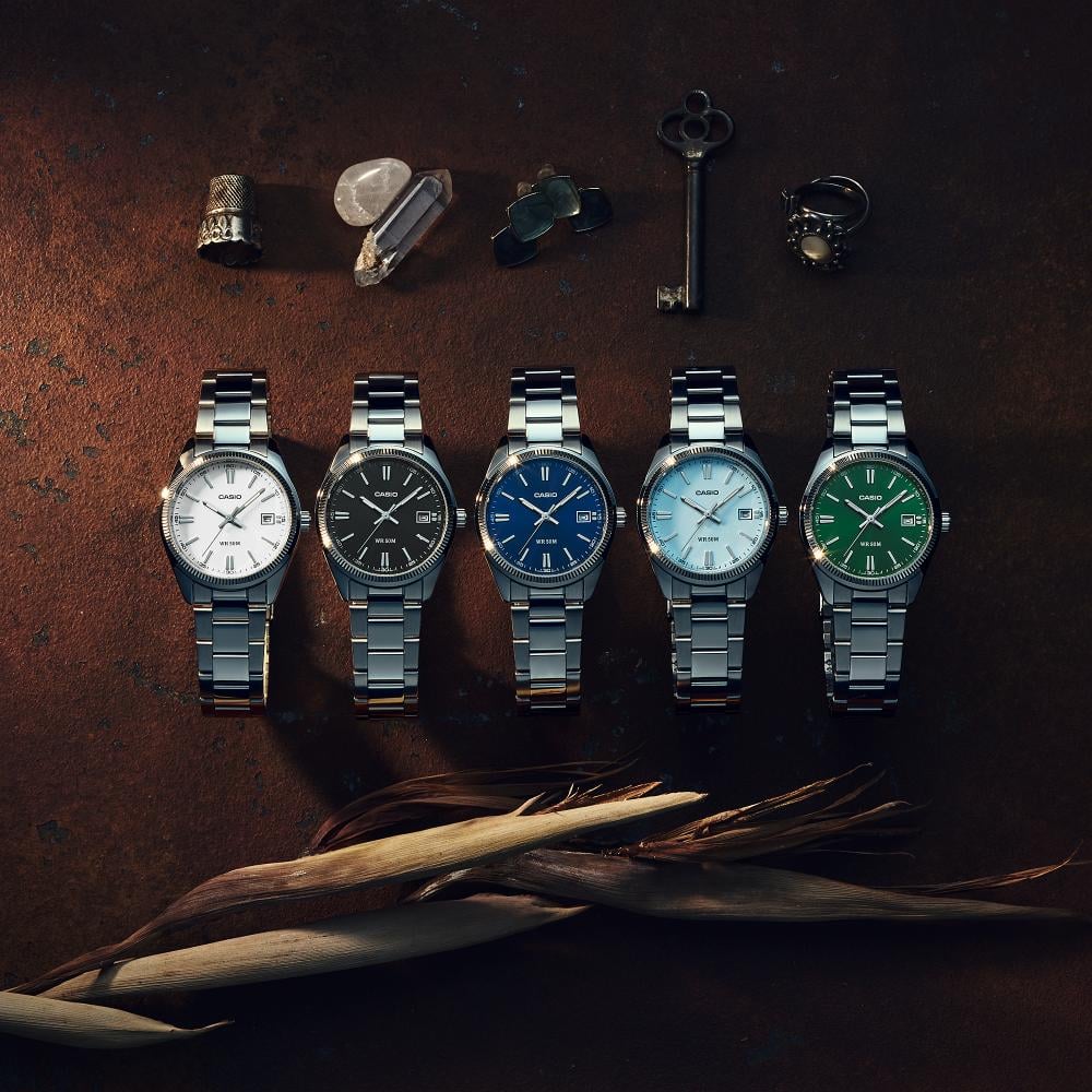 Collection Timeless - UTP-1302PD-2A1VEF - Montre Casio – boîtier métallique à placage ionique, cadran bleu avec date, bracelet en acier inoxydable – vue 4