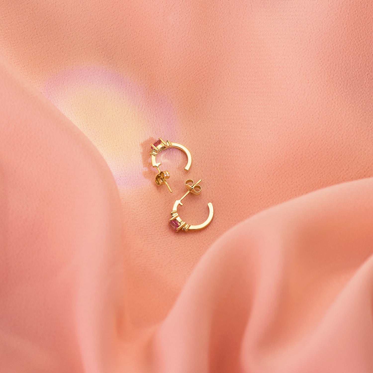 18K Half Hoop Øreringe og Rose Zircon 12 X 3 Gul Guld. Butterfly klapvogn lås