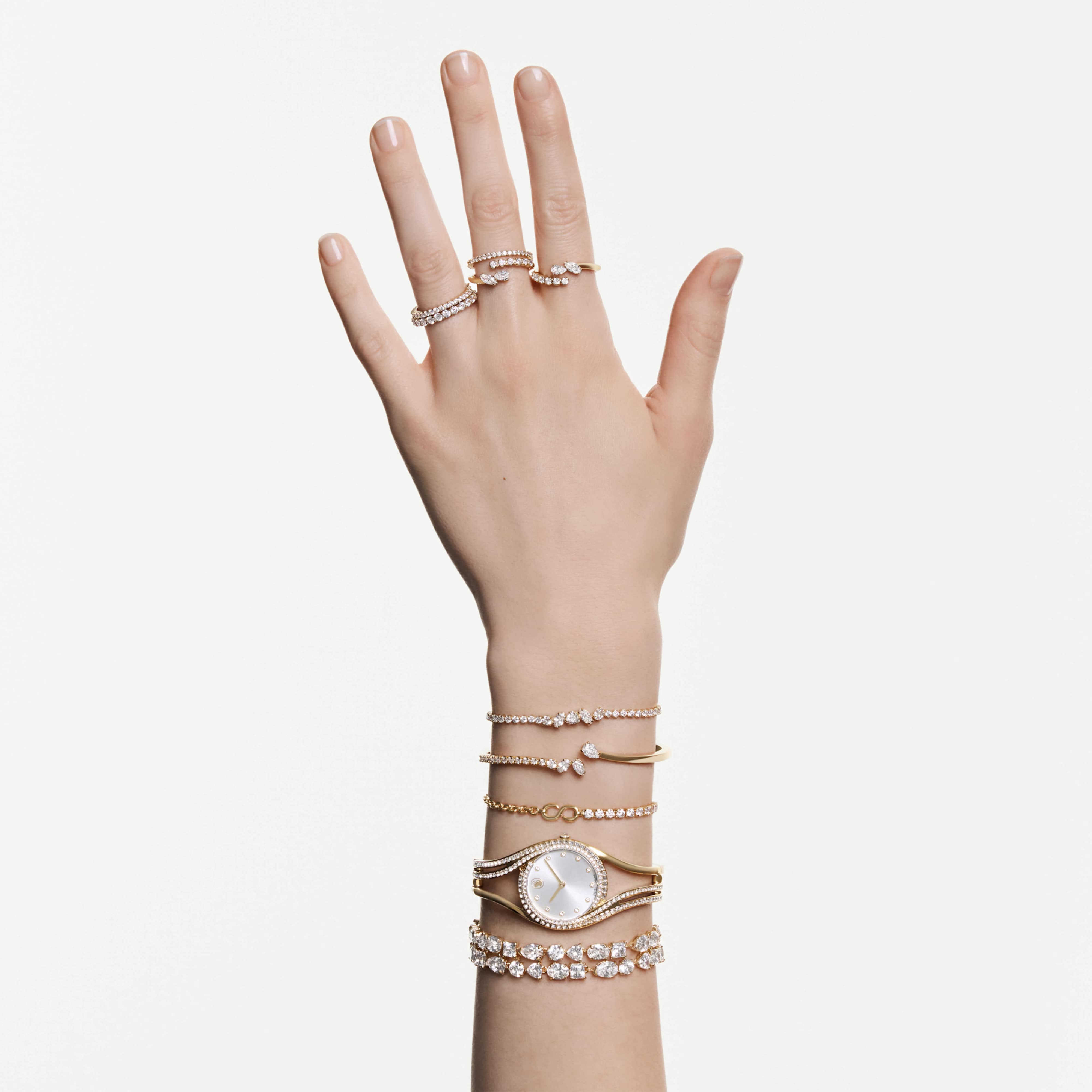 Bague Swarovski - Mesmera Attract - Blanc & Doré sur un mannequin