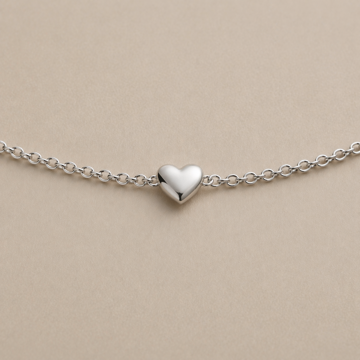 Bracelet en argent réparé avec pendentif cœur et chaîne restaurée comme neuve