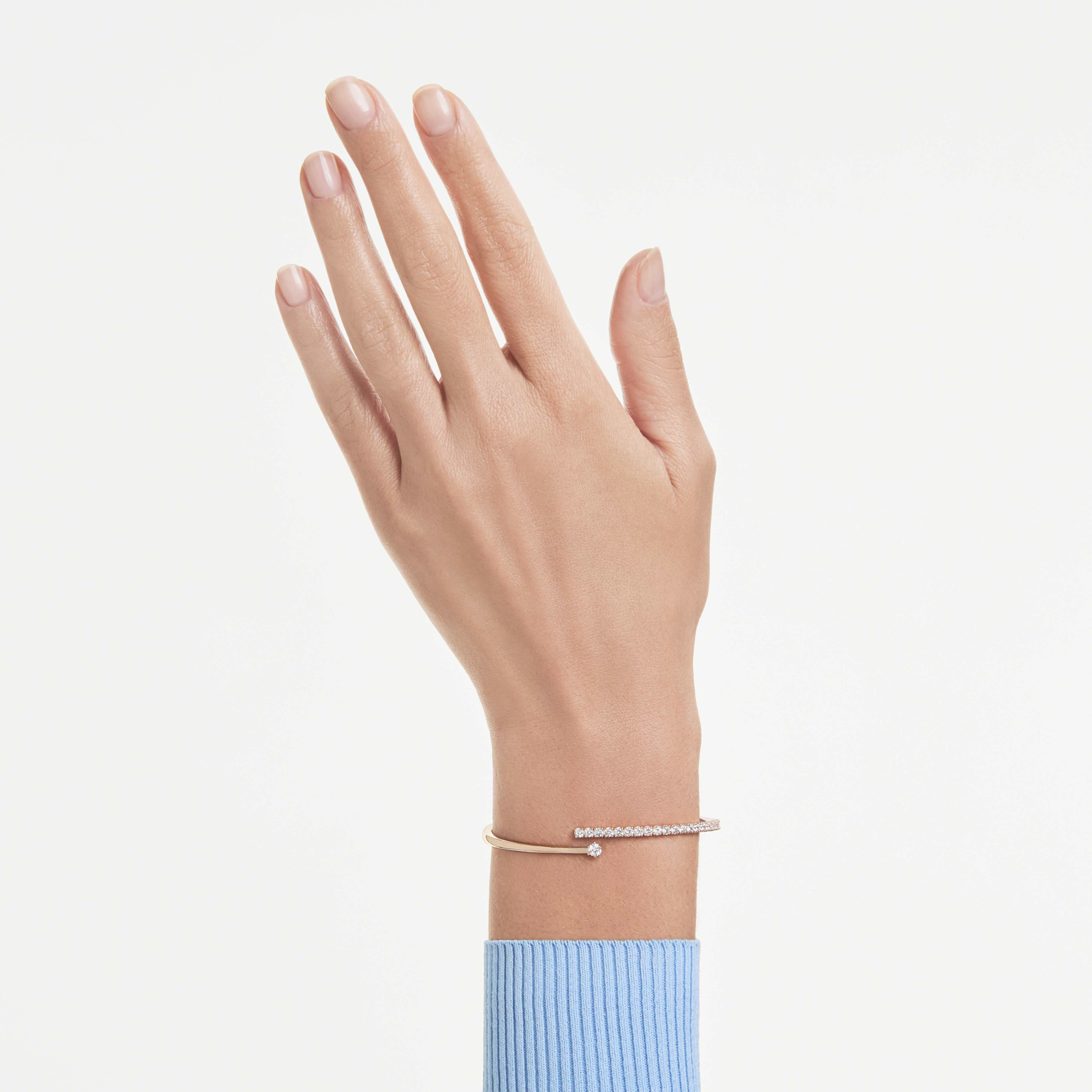 Bracelet Jonc Swarovski - Matrix Crash - Ouvert - Blanc & Doré Rosé (M) sur un mannequin