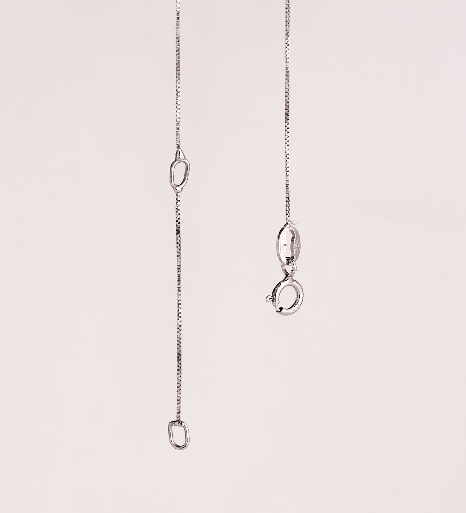 Pendentif en Or Blanc 18K Émeraude Recristallisée 7X5 mm 0,79 Ct Chaîne 42-3 Cm
