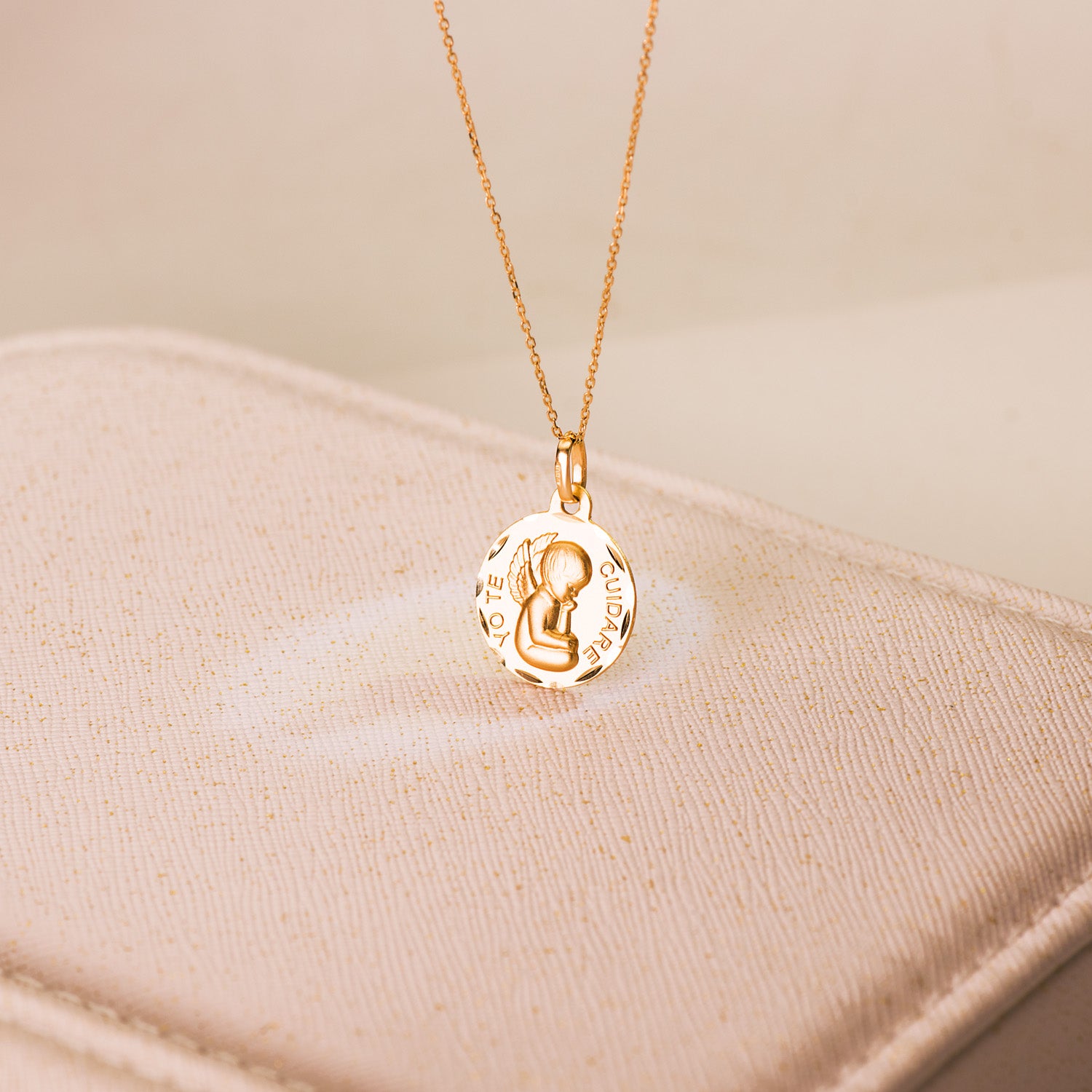 Médaille Ange en Or Jaune 18K "ill Take Care Of You" Sculptée Taille : 16 mm