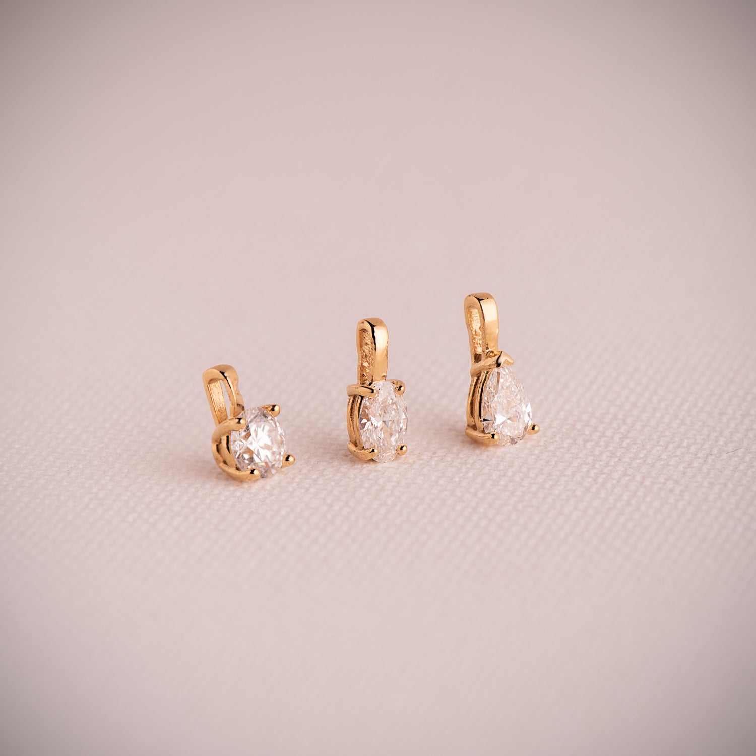 Pendentif en Or Jaune 18K Diamant de Laboratoire Taille Ovale 6 X 4MM 0,426 Qtes G-VS1 Taille : 10X4 mm