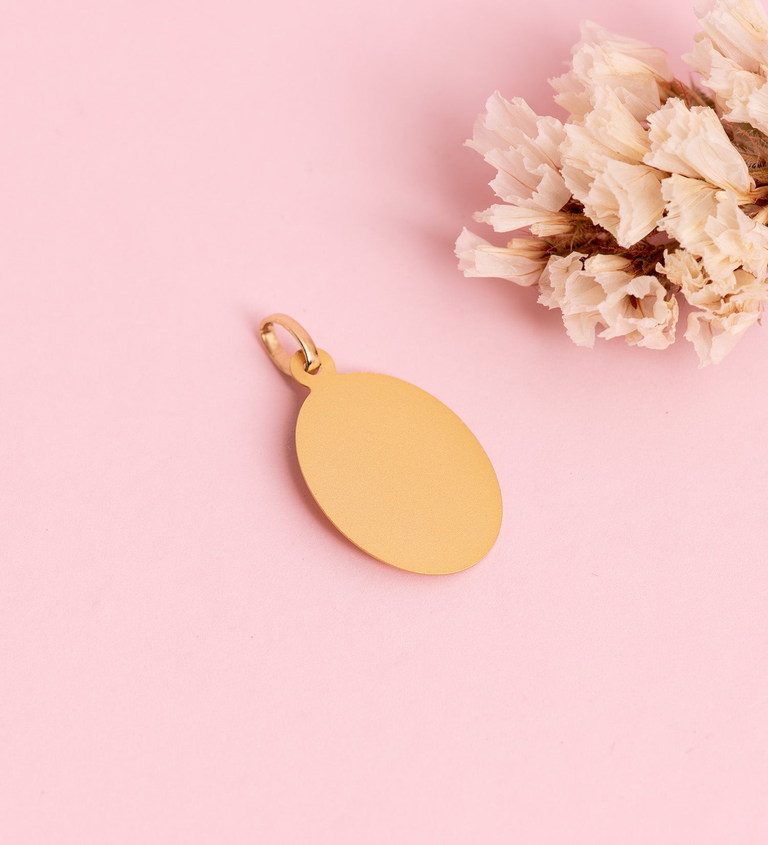 18K sárga aranyérem szűz lány ovális, sima árnyékolású Méret: 23 x 15 mm