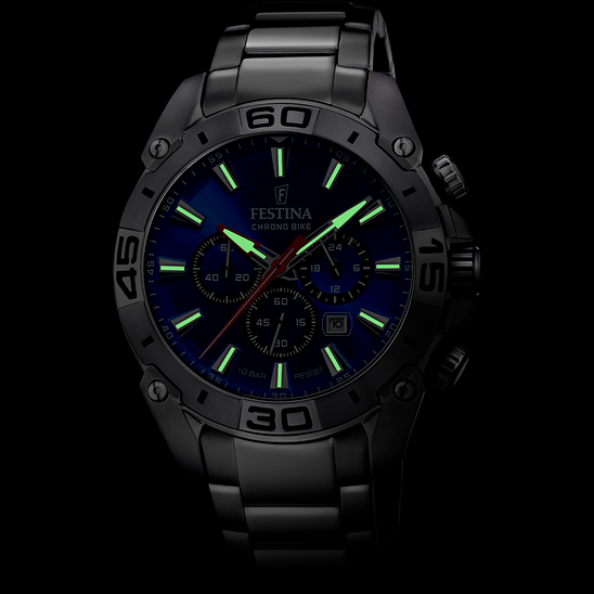 Montre homme Festina TIMELESS CHRONOGRAPH F20543/2 – cadran bleu bracelet acier – vue de nuit