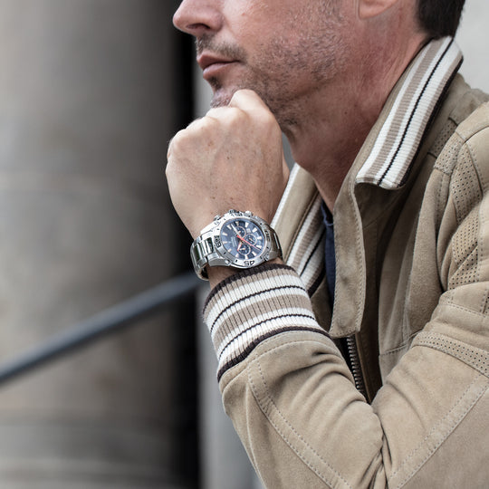 Montre homme Festina TIMELESS CHRONOGRAPH F20543/4 – cadran bleu marine bracelet acier – portée 3