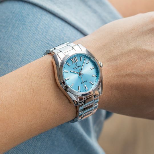 Montre mixte Festina BOYFRIEND F20622/3 – cadran bleu bracelet acier – portée