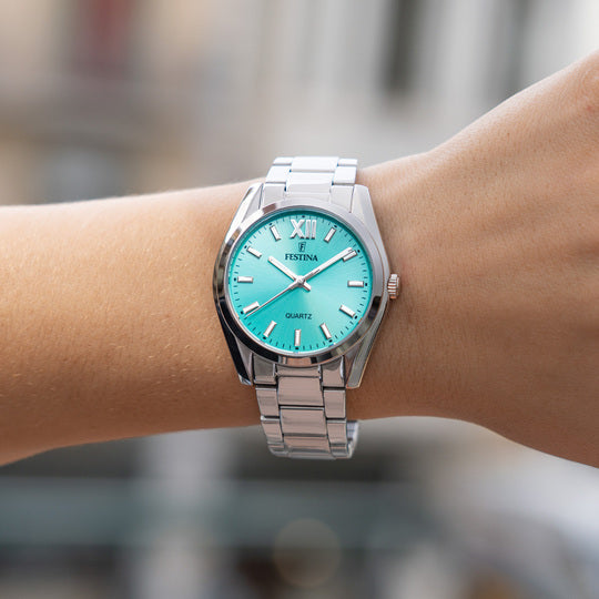 Montre mixte Festina BOYFRIEND F20622/D – cadran bleu bracelet acier – portée