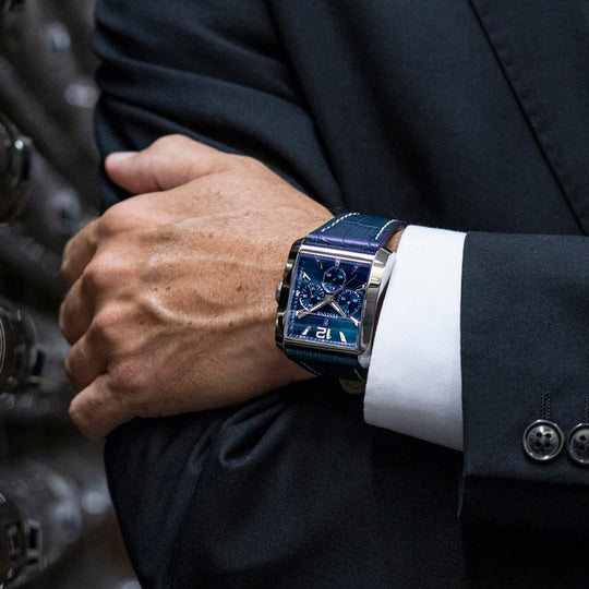 Montre homme Festina ON THE SQUARE F20636/2 – cadran bleu bracelet cuir – portée