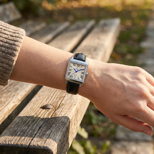 Montre femme Festina ON THE SQUARE F20682/7 – cadran doré bracelet cuir – portée
