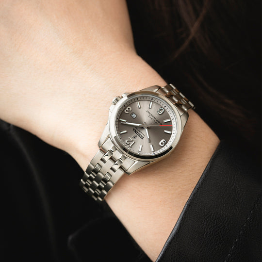 Montre femme Festina TITANIUM F20697/2 – cadran gris bracelet titane – portée
