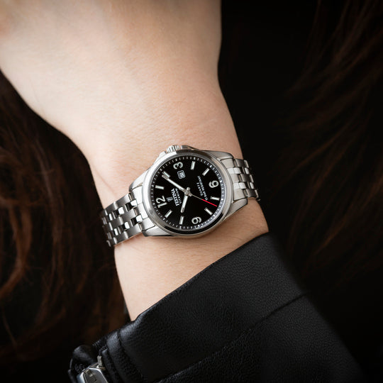 Montre femme Festina TITANIUM F20697/3 – cadran noir bracelet titane – portée