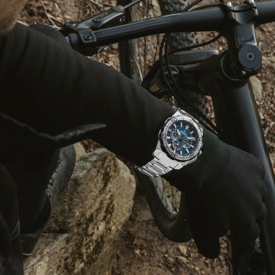 Montre homme Festina CHRONO BIKE F20724/2 – cadran bleu bracelet acier – portée