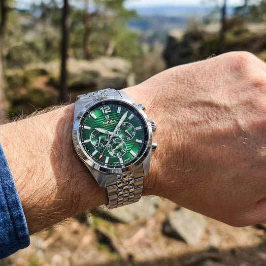 Montre homme Festina TIMELESS CHRONOGRAPH F20742/5 – cadran vert bracelet acier – portée