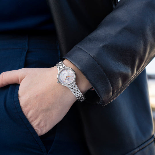 Montre femme Festina MADEMOISELLE F20744/1 – cadran nacré bracelet acier – portée