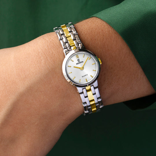 Montre femme Festina MADEMOISELLE F20747/1 – cadran blanc bracelet acier bicolore – portée